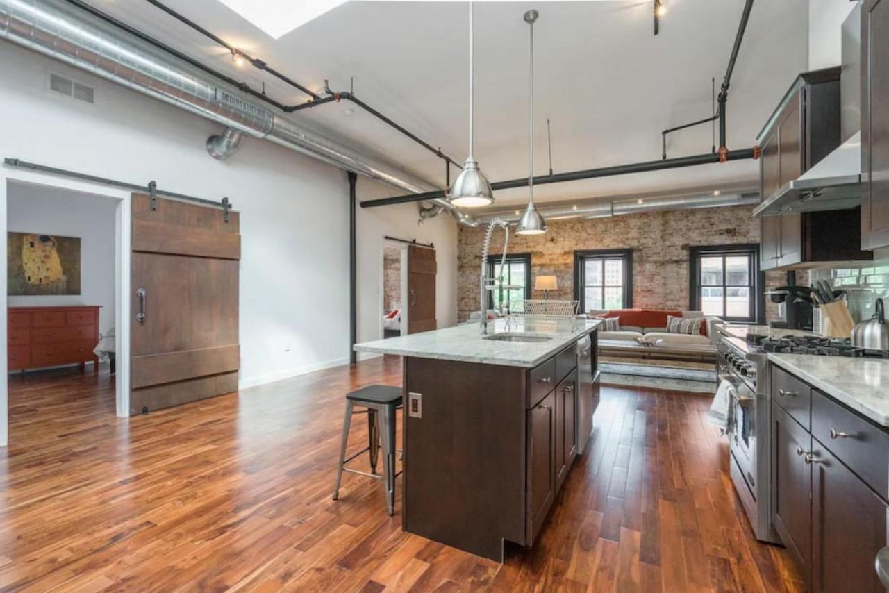 Apartment Pristine 3 Bedroom Million-dollar Loft Elevator Parking *