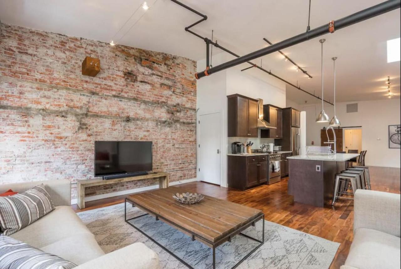 Pristine 3 Bedroom Million-dollar Loft Elevator Parking Apartment *