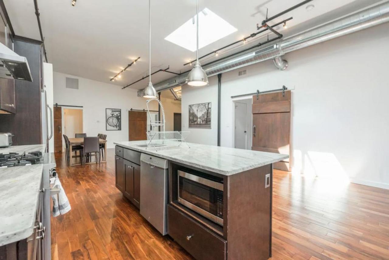 Pristine 3 Bedroom Million-dollar Loft Elevator Parking Philadelphia