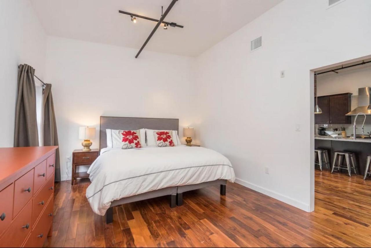 Pristine 3 Bedroom Million-dollar Loft Elevator Parking Apartment *