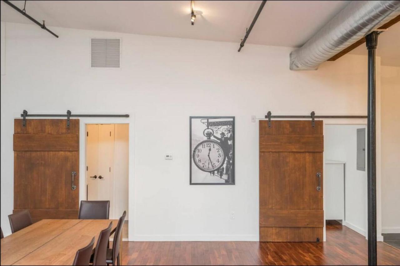 Pristine 3 Bedroom Million-dollar Loft Elevator Parking *
