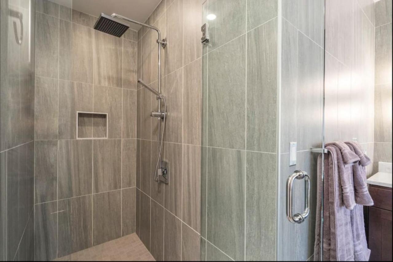 Pristine 3 Bedroom Million-dollar Loft Elevator Parking Apartment